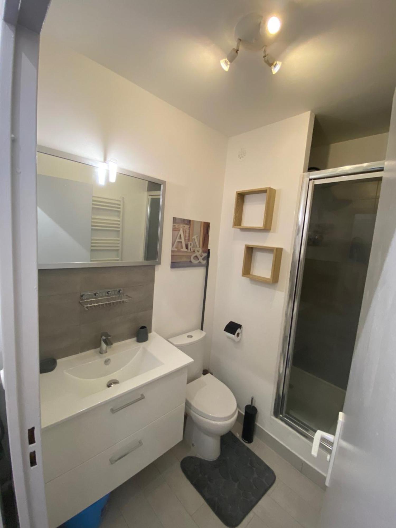 Bandol Studio Apartment ภายนอก รูปภาพ