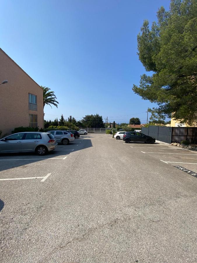 Bandol Studio Apartment ภายนอก รูปภาพ